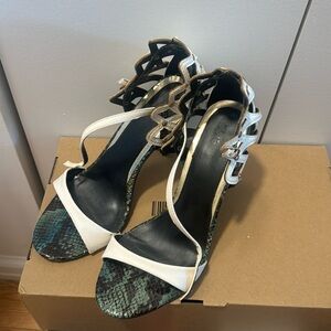 Beautiful white/green heels!